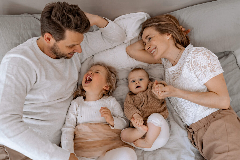 Familienfoto_Bett_Homestory